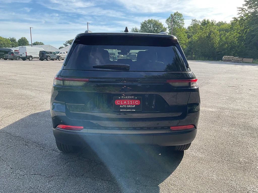 New 2027 High Gloss Black Jeep Laredo Altitude image 6
