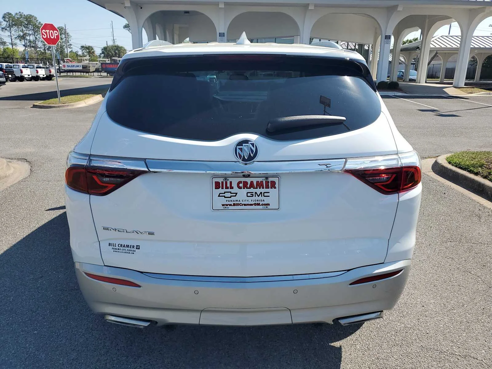 Used 2023 Summit White Buick Essence image 4