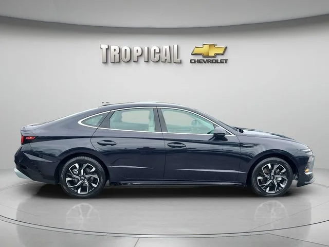 Used 2024 Blue Hyundai SEL image 6