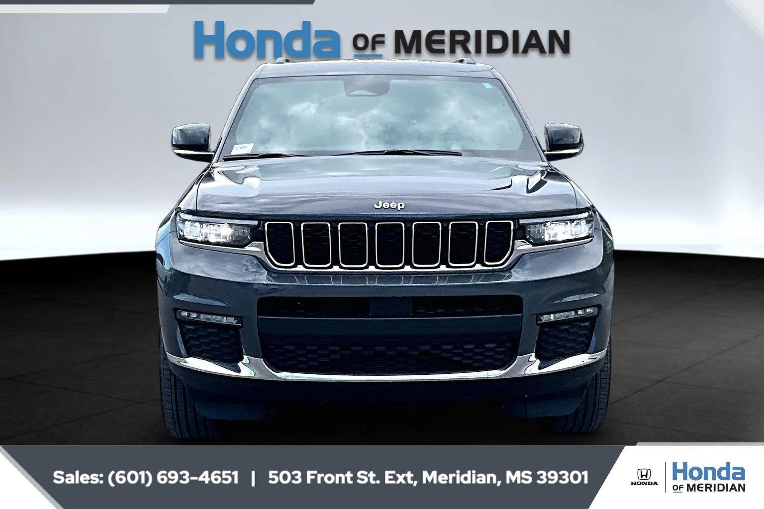 Used 2025 Baltic Gray Metallic Clearcoat Jeep Limited image 3