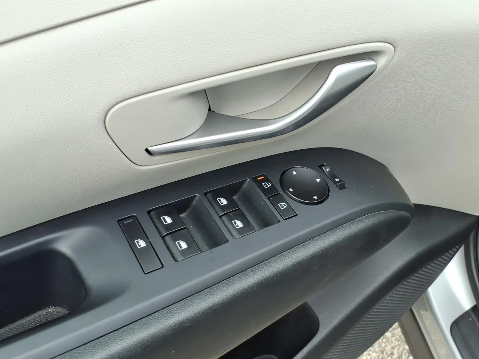 Used 2025 Shimmering Silver Hyundai SEL image 12