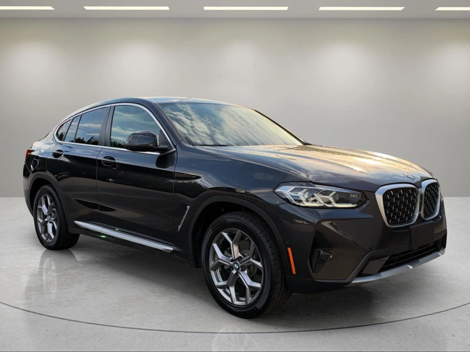 Used 2024 Dark Graphite Metallic BMW xDrive30i image 9