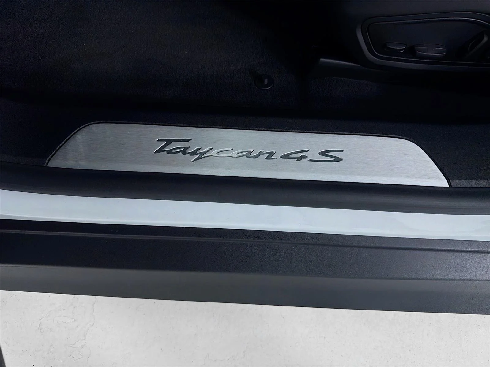 Certified Used 2024 Carrara White Metallic Porsche 4S image 10
