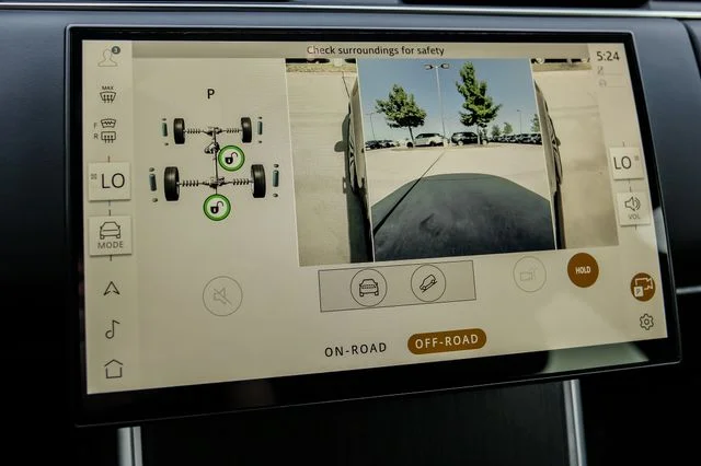 New 2026  Land Rover SE image 28