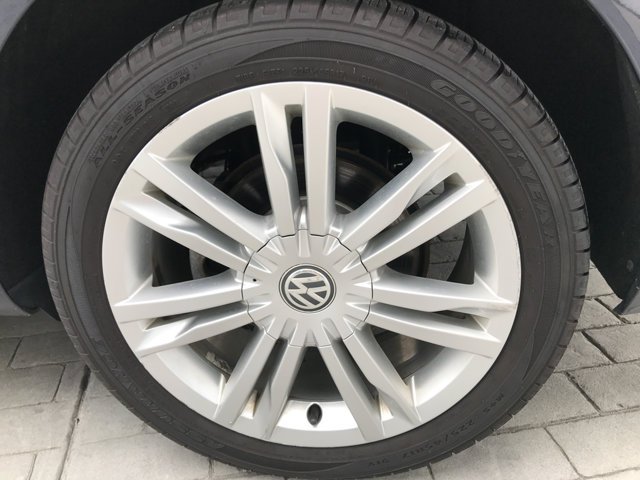 Used 2016 Night Blue Metallic Volkswagen TSI Limited Edition image 13