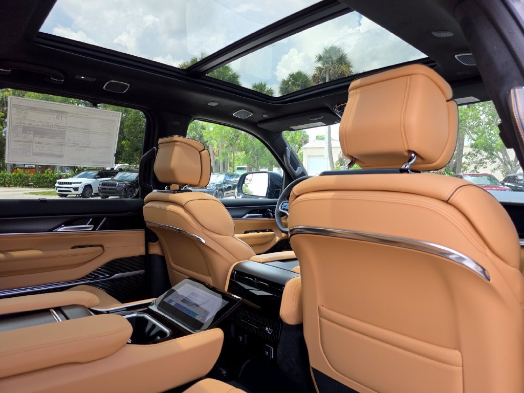 New 2026 High Gloss Black Exterior Paint Jeep Summit Reserve image 17