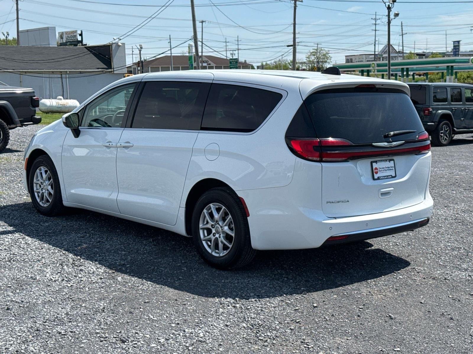 Used 2023 Bright White Clearcoat Chrysler Touring L image 4