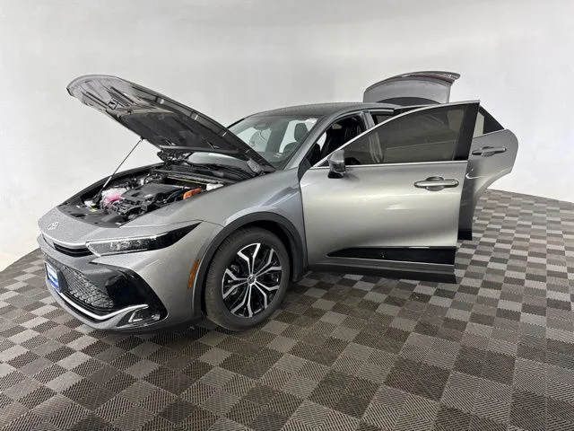 Used 2024  Toyota Limited image 12
