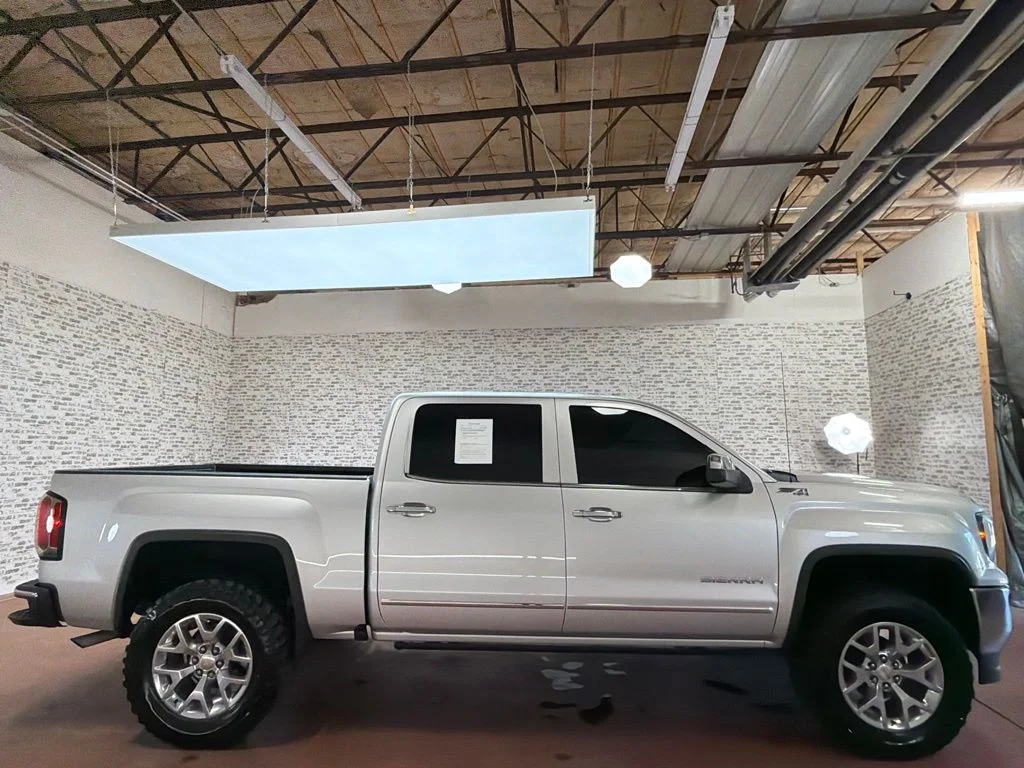 Used 2018 Quicksilver Metallic GMC SLT image 8