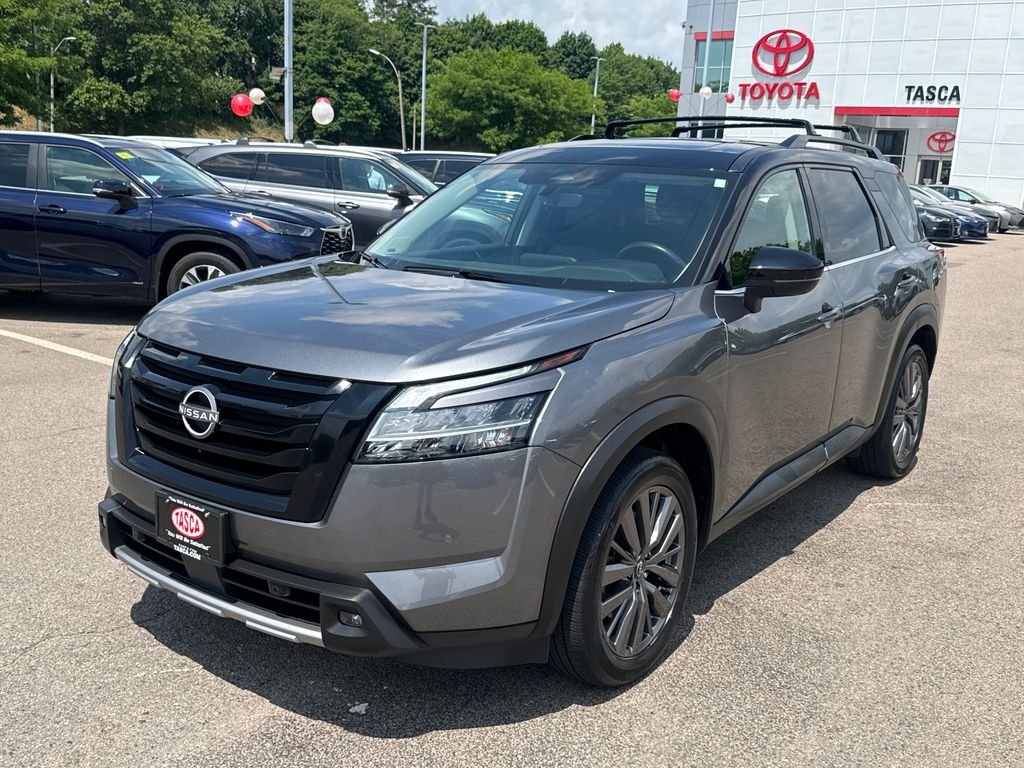 Used 2023 Gray Nissan SL image 5