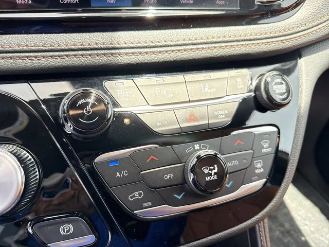 Used 2025 Red Chrysler Pinnacle image 19