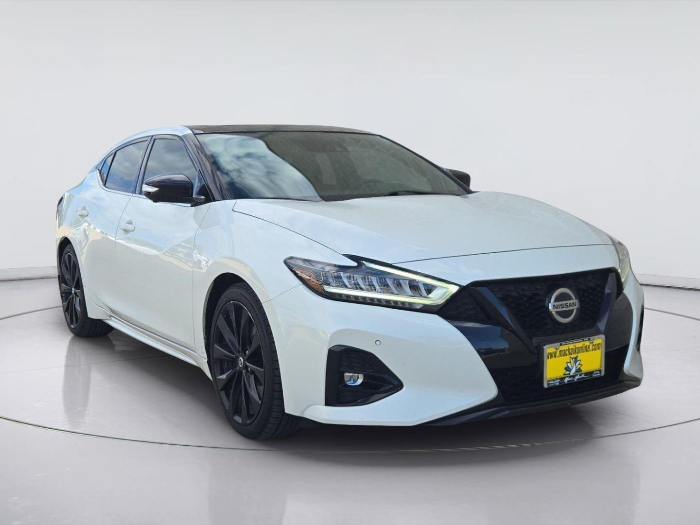 Used 2021 Pearl White Tricoat Nissan SR image 7