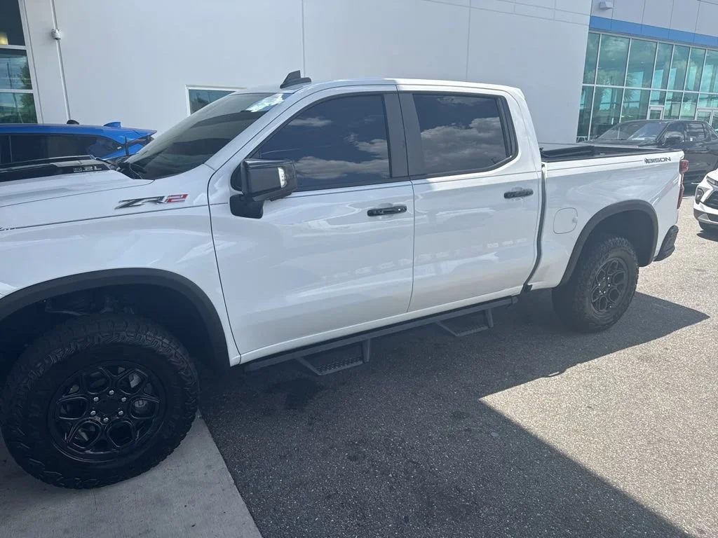Used 2024 Summit White Chevrolet ZR2 image 6