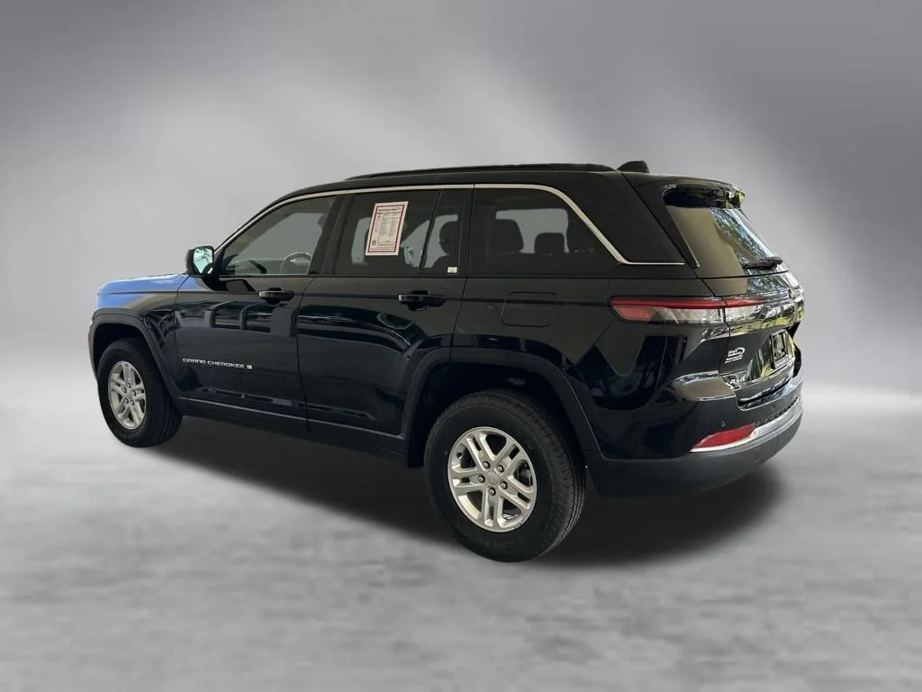 Used 2025 Black Jeep Laredo image 4