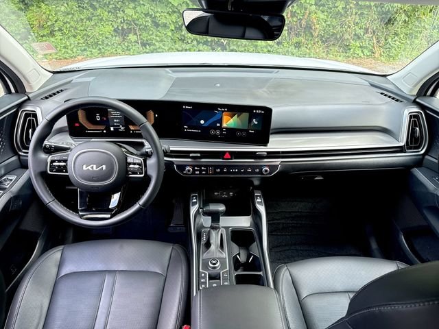 Used 2025 White Kia S image 21