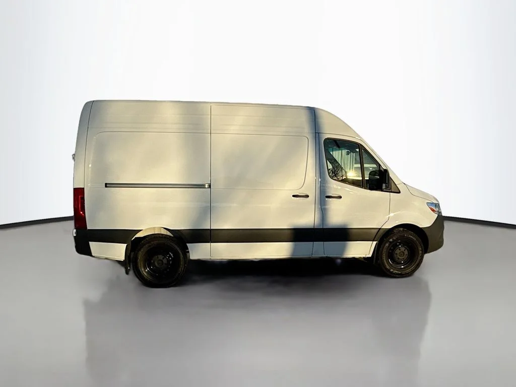 Used 2025 White Mercedes-Benz Cargo 144 WB image 8