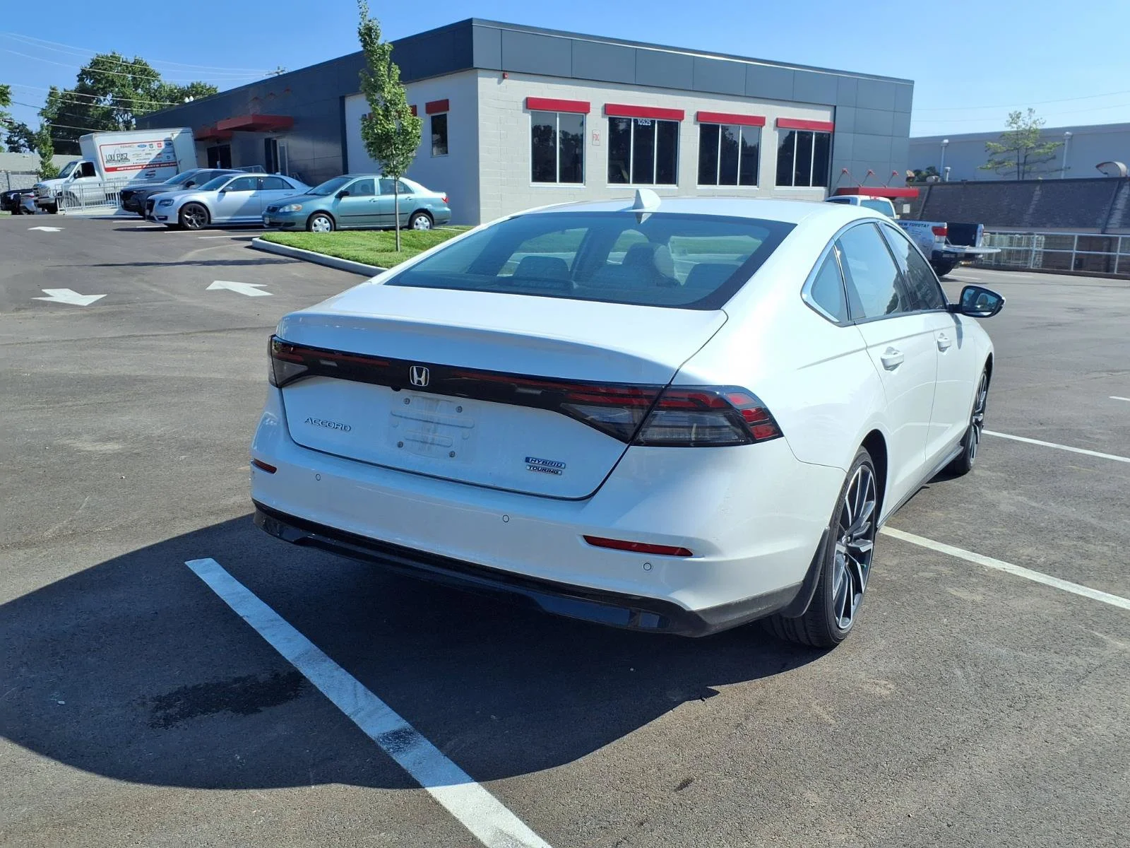 Used 2023 Platinum White Pearl Honda Touring image 4