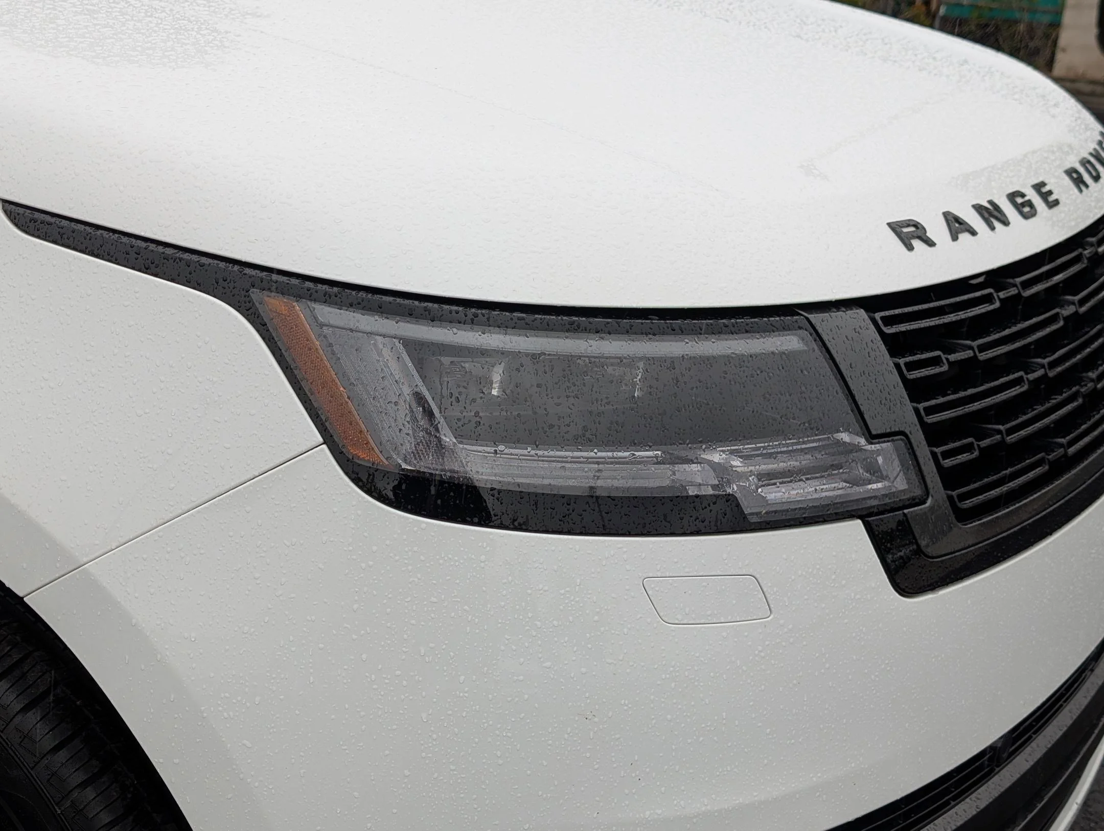 Used 2025 Icy White SV Bespoke Special Effect Satin Land Rover SE image 10