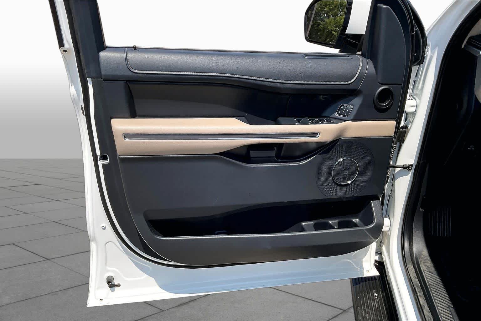 Used 2024 Star White Metallic Tri-Coat Ford XLT image 20