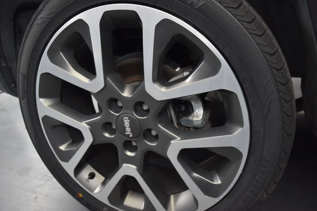 Used 2022 Gray Jeep Limited image 24