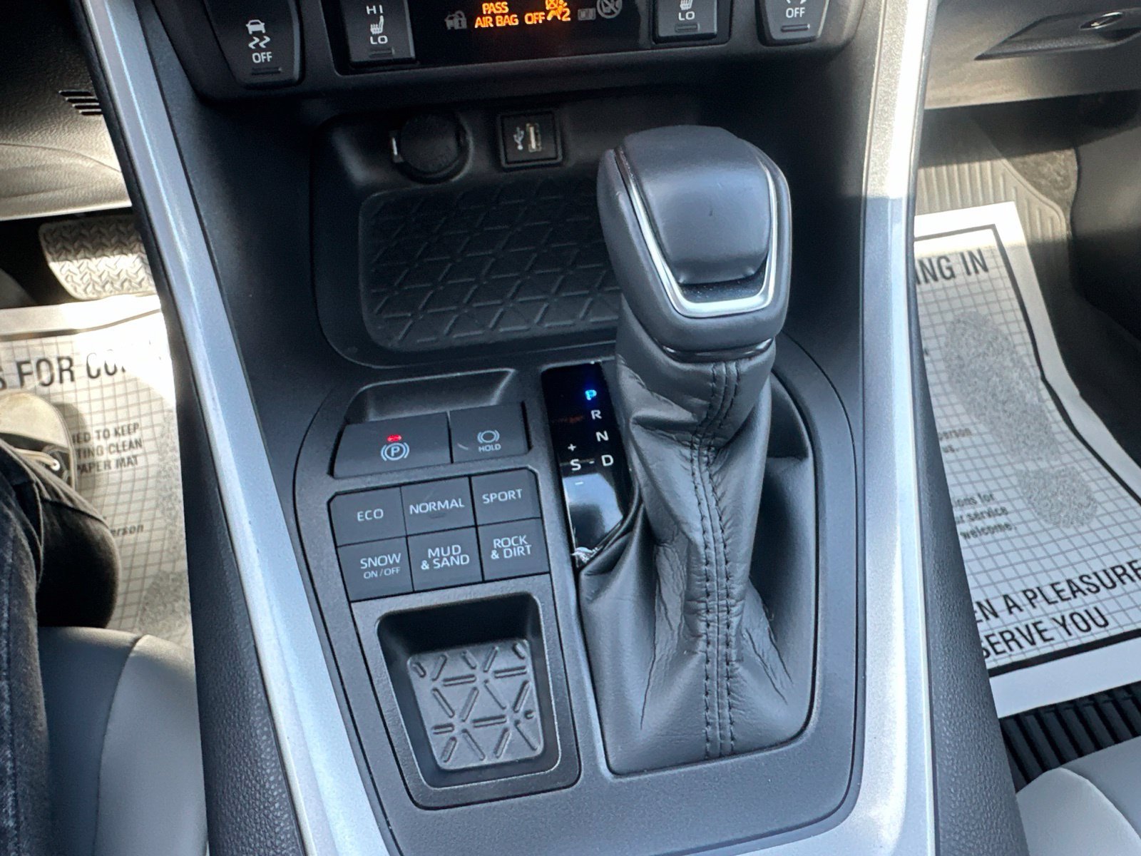 Used 2025 Blue Toyota XLE Premium image 65