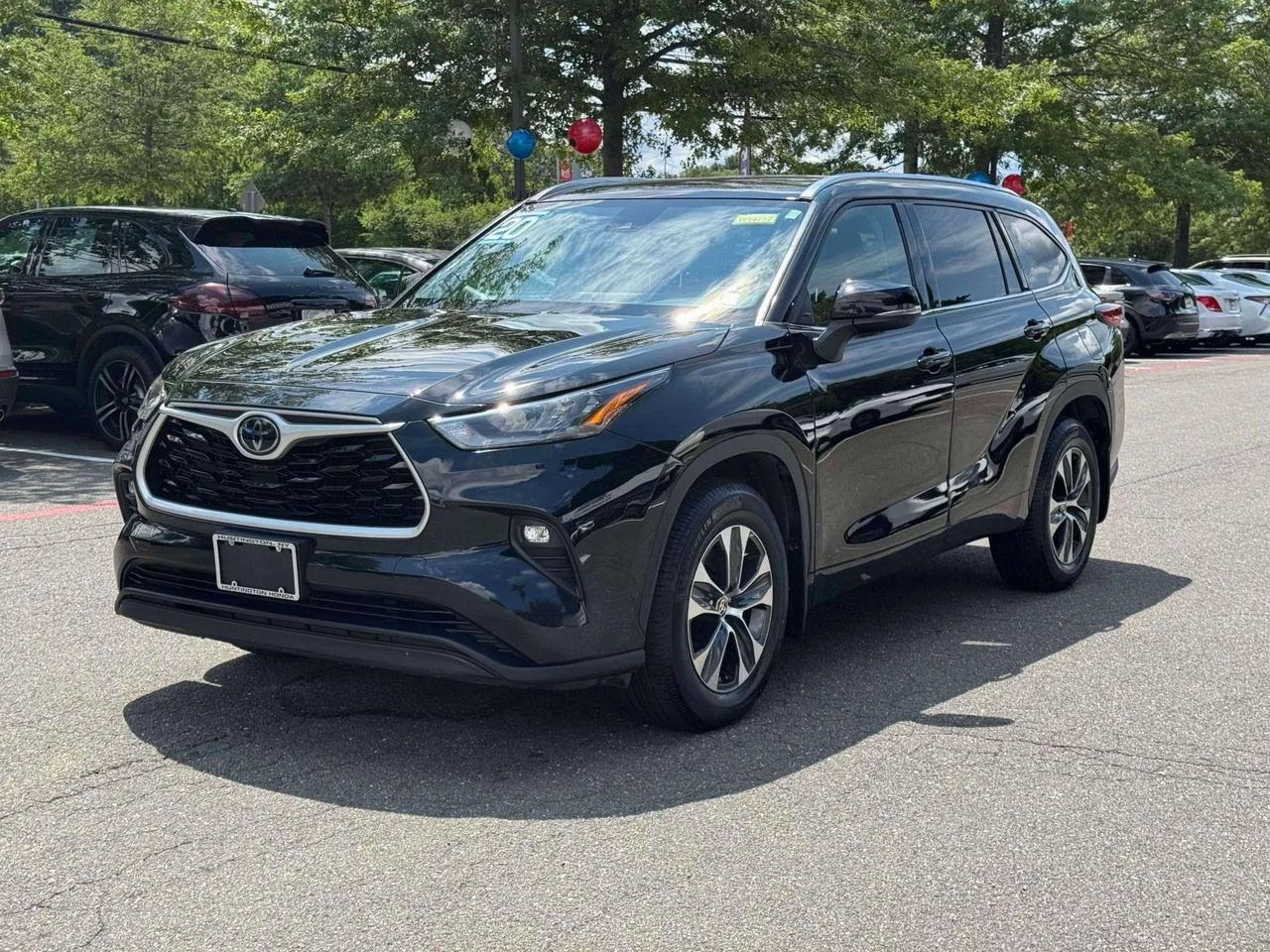 Used 2020 Midnight Black Metallic Toyota XLE image 4