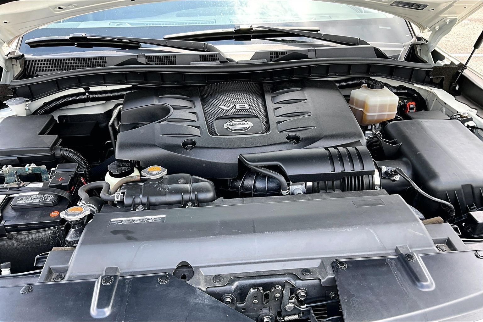 Used 2019 Pearl White Nissan Platinum image 32