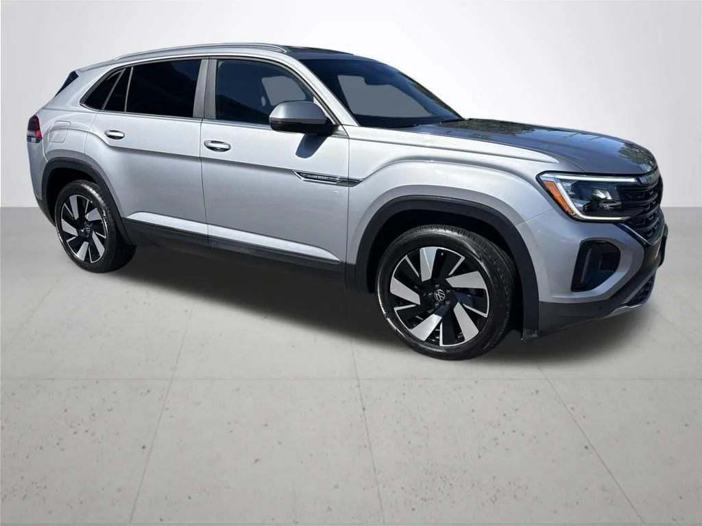 Used 2024  Volkswagen 2.0T SE w/Technology image 4