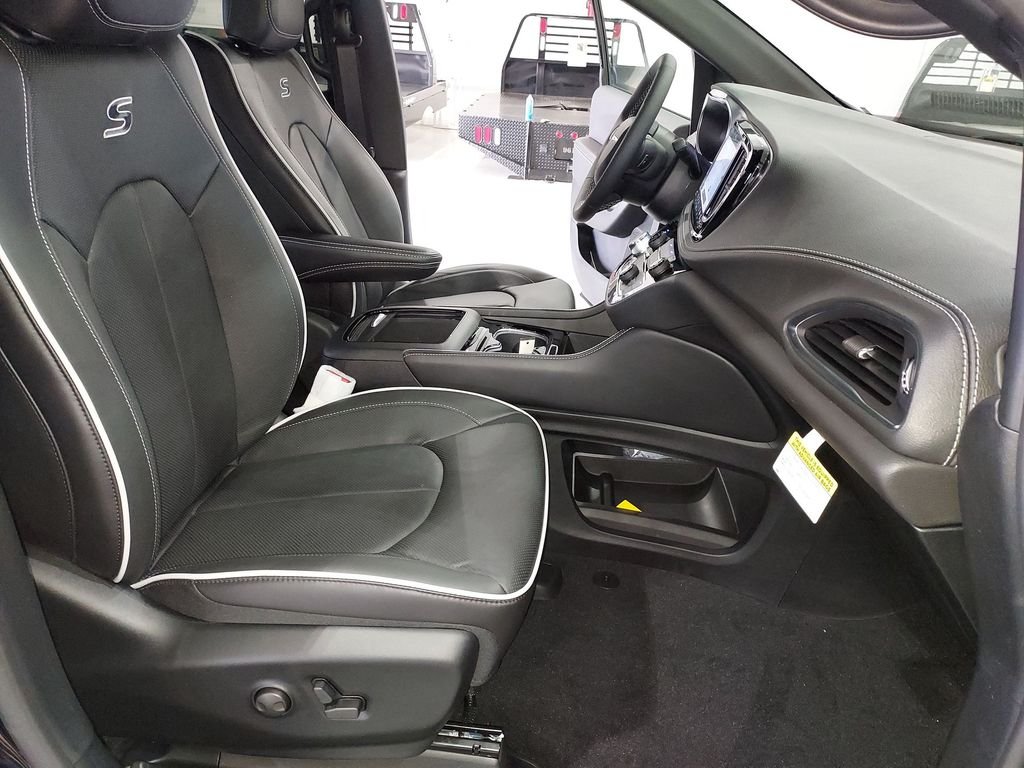 2026 Chrysler Pacifica Limited - Photo 35