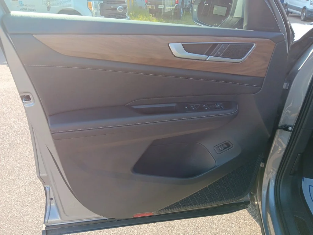 Used 2026 Black Volkswagen SE w/Technology image 14