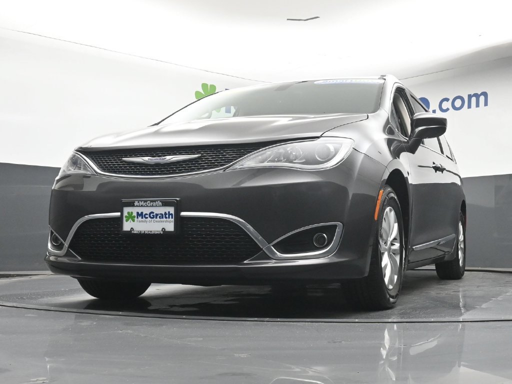 Used 2018 Gray Chrysler Touring L Plus image 7