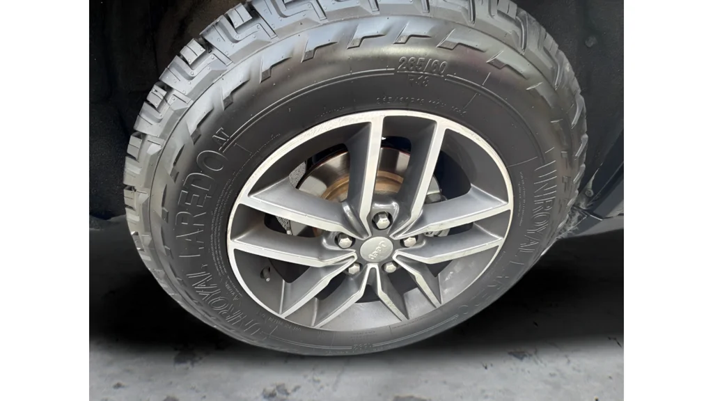 Used 2018 Gray Jeep Limited image 17
