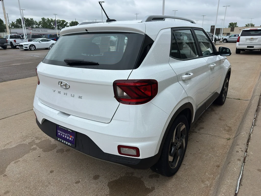 Used 2025 Onyx Black Hyundai SEL image 5