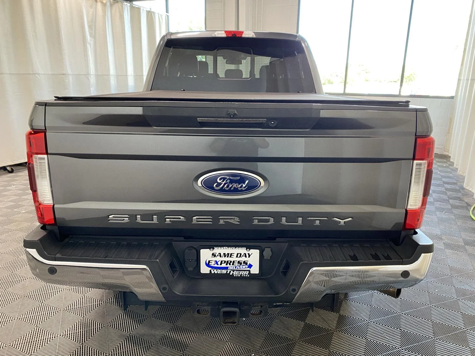Used 2019 Magnetic Ford LARIAT image 12