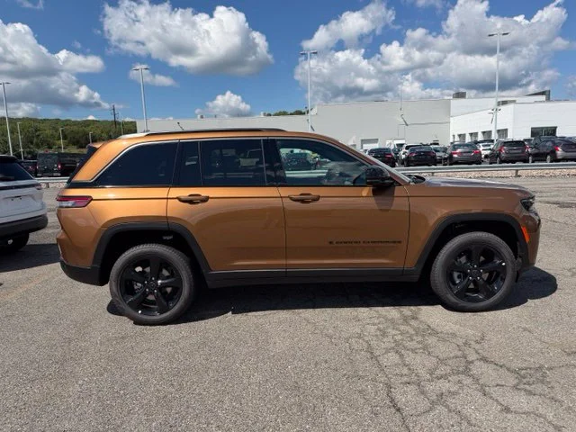 New 2027 Brown Jeep Limited image 2