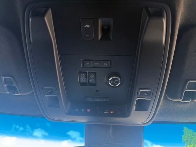 Used 2019 Black Cadillac Platinum Edition image 22