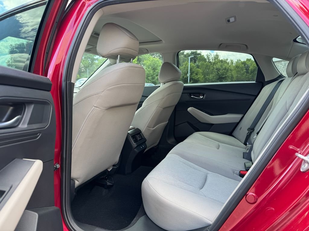 2025 Honda Accord SE - Photo 14