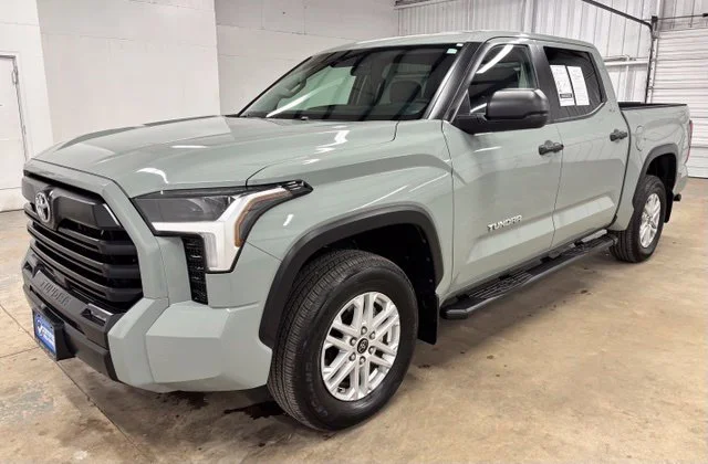 Used 2024  Toyota SR5 image 3