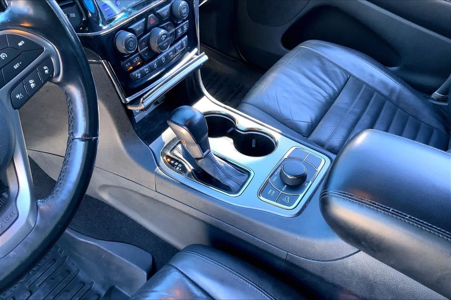Used 2020 Slate Blue Pearlcoat Jeep Limited X image 17