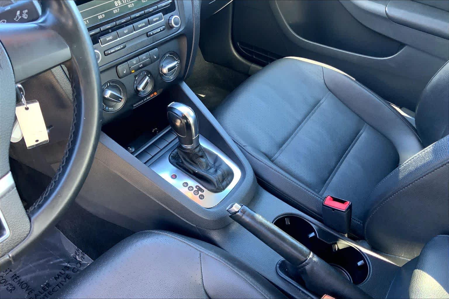 Used 2013 Tempest Blue Metallic Volkswagen SE image 17