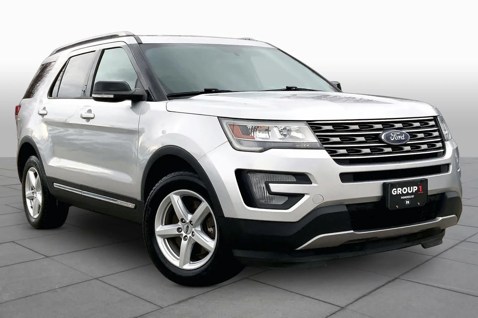 Used 2017 Ingot Silver Metallic Ford XLT image 3