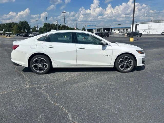 Used 2022 White Chevrolet LT image 5