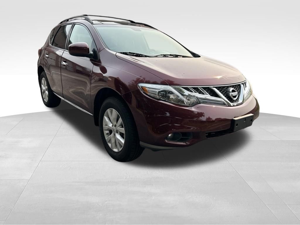 Used 2011 Red Nissan SL image 8