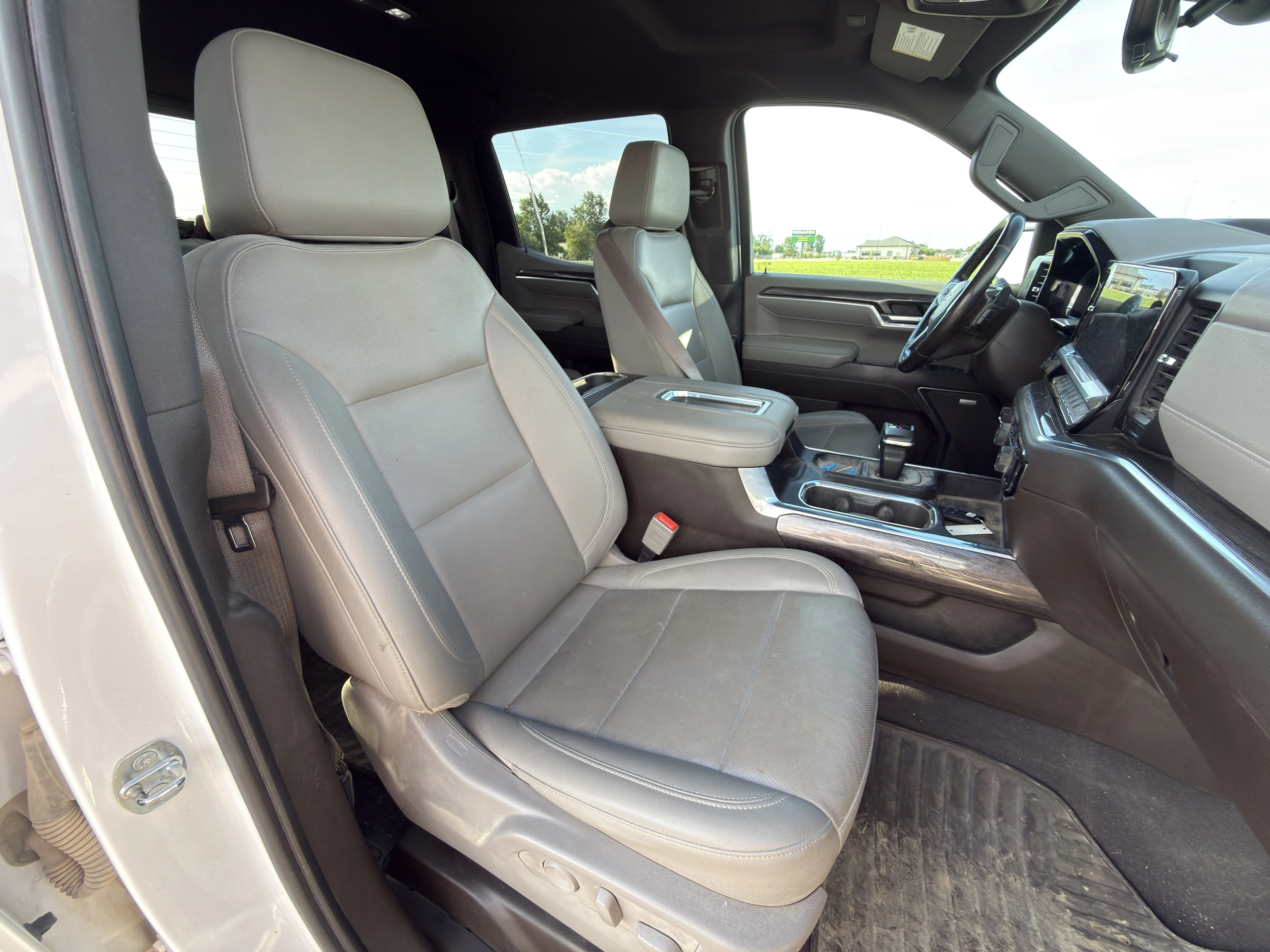 Used 2022 Summit White Chevrolet LTZ image 8