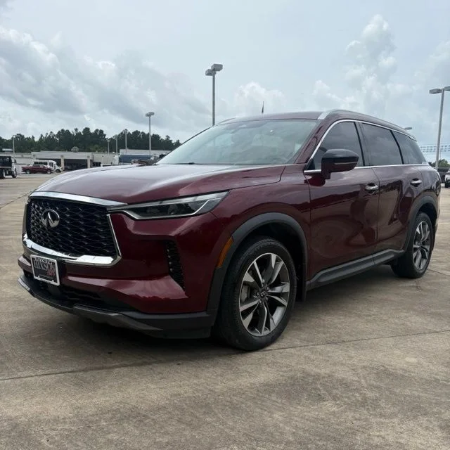 Used 2022 Red INFINITI LUXE image 1