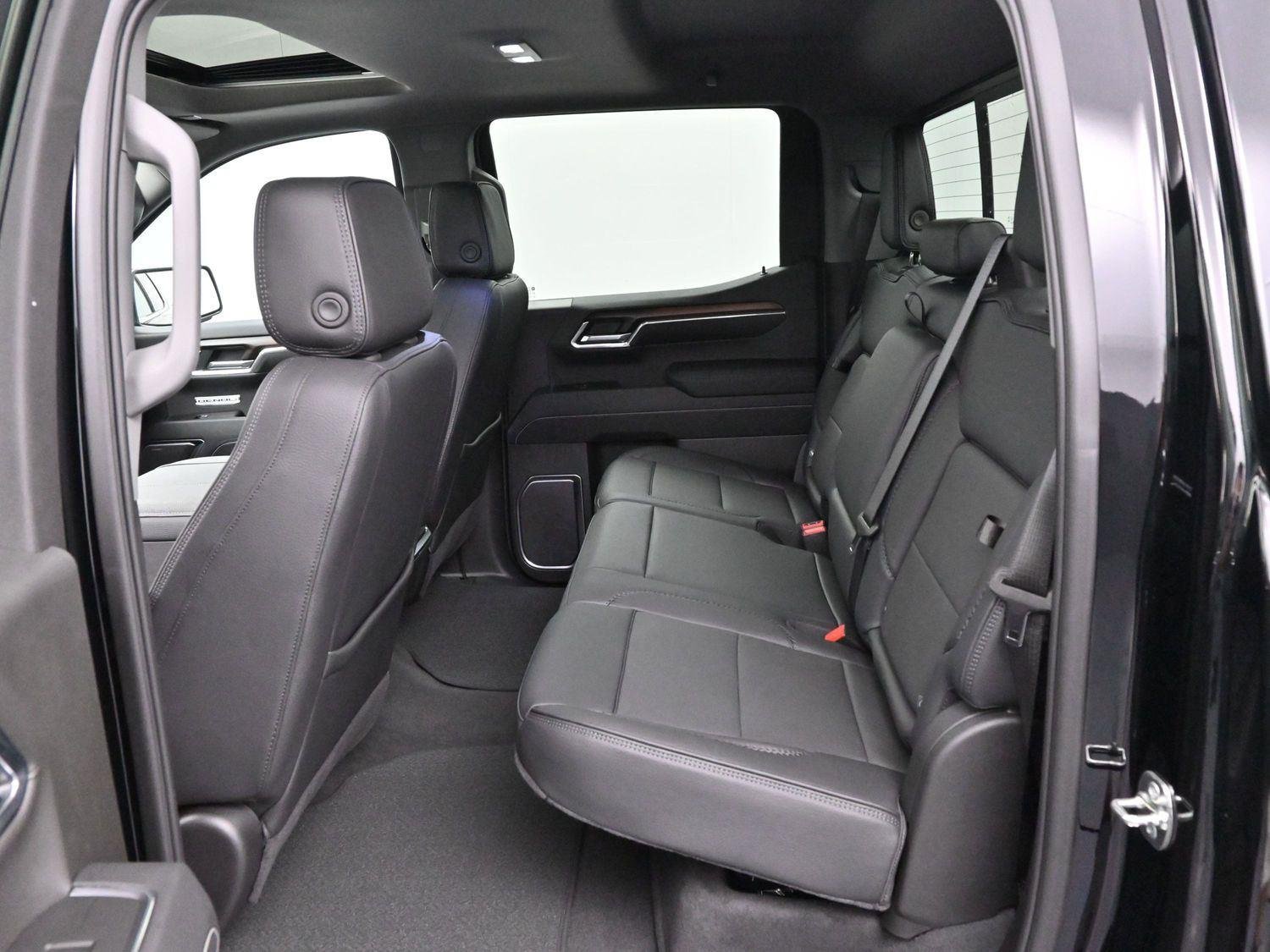 Used 2025 Onyx Black GMC Denali image 30