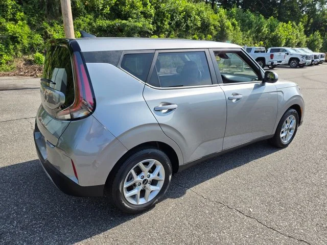 Used 2025 Silver Kia  image 9