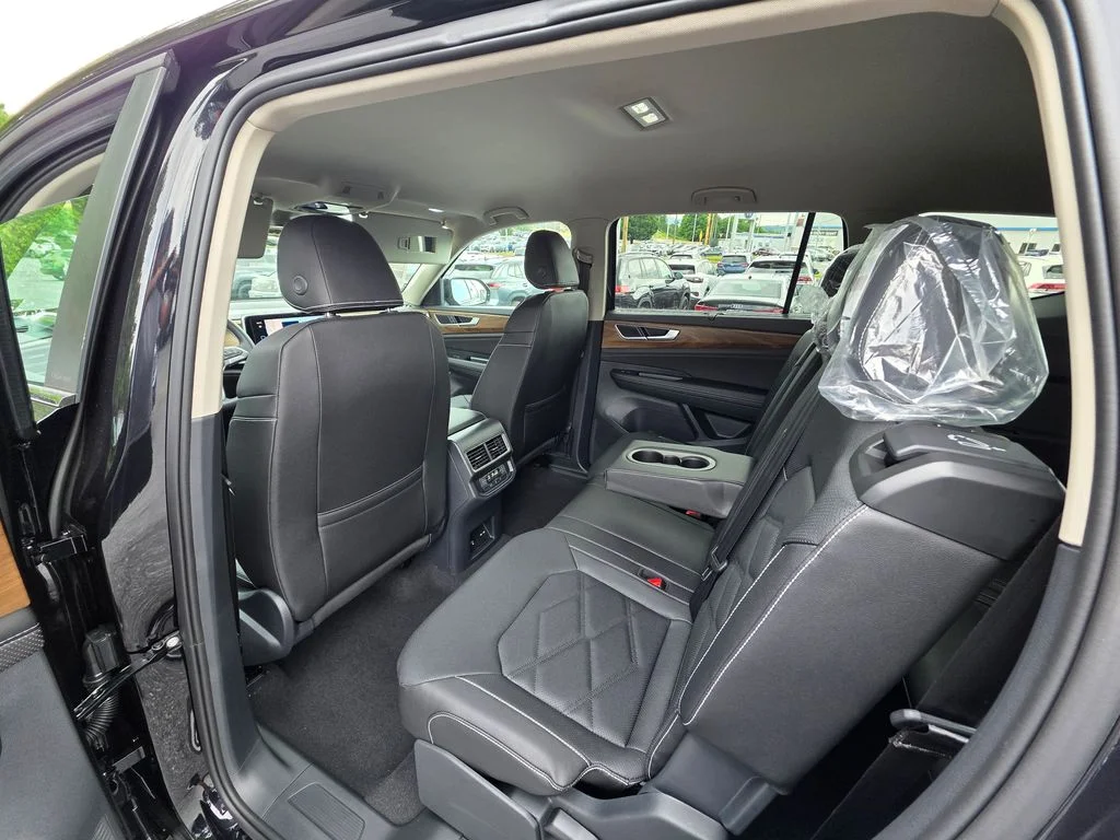 New 2026 Deep Black Pearl Volkswagen 2.0T SE w/Technology image 18