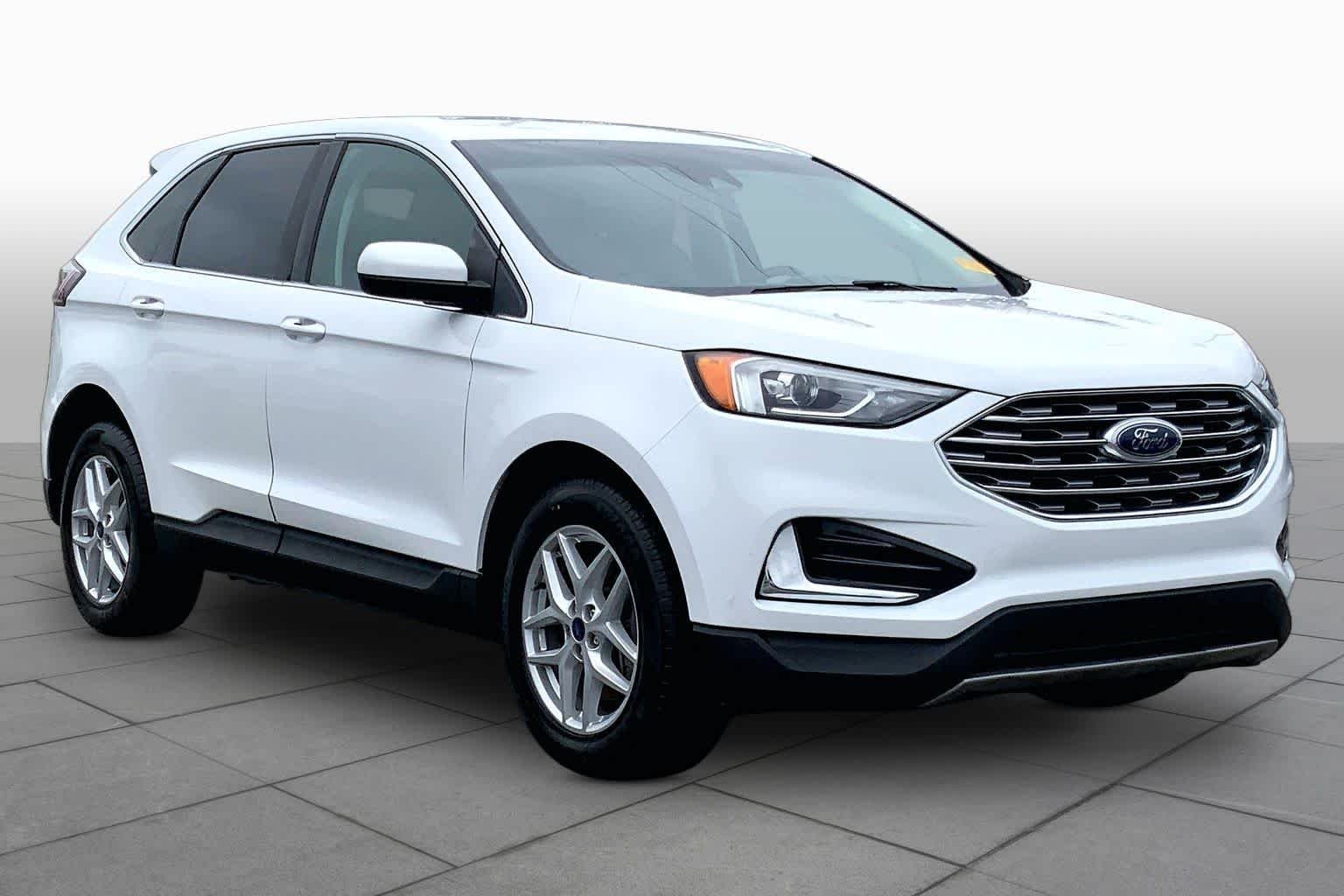 Used 2022 Oxford White Ford SEL image 3