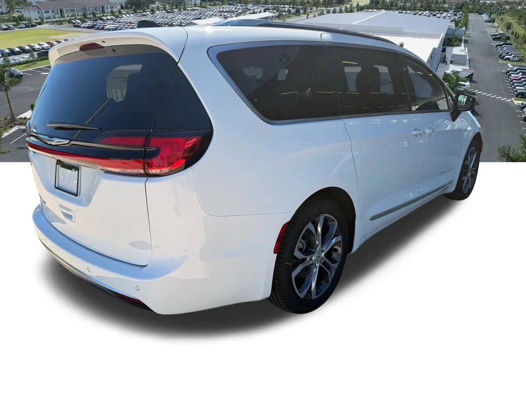 New 2026 Bright White Clear-Coat Exterior Paint Chrysler Pinnacle image 4